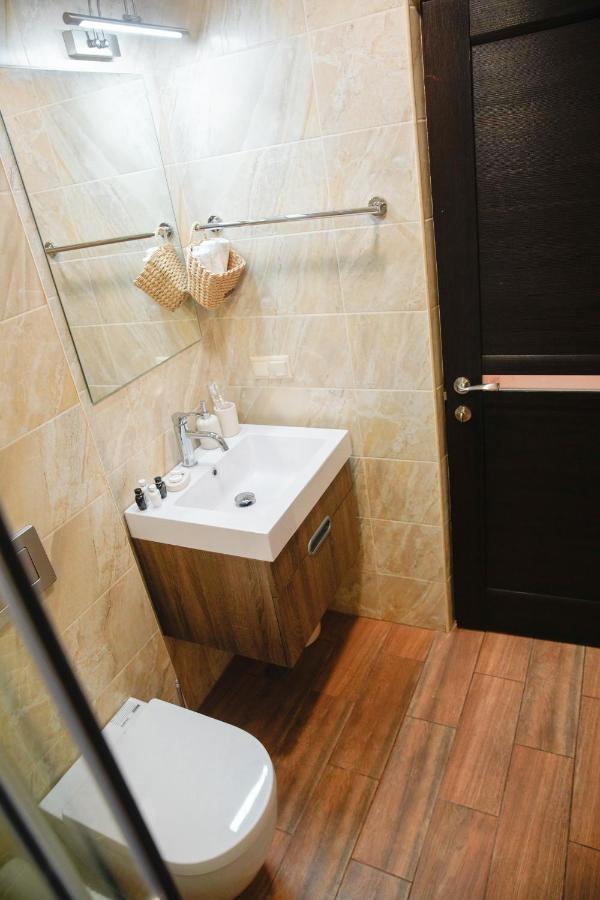 City Center Appartment At Buzand St. Jerevan Exteriör bild