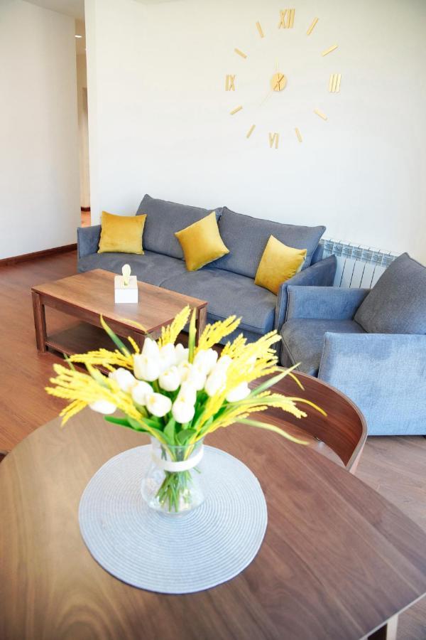 City Center Appartment At Buzand St. Jerevan Exteriör bild